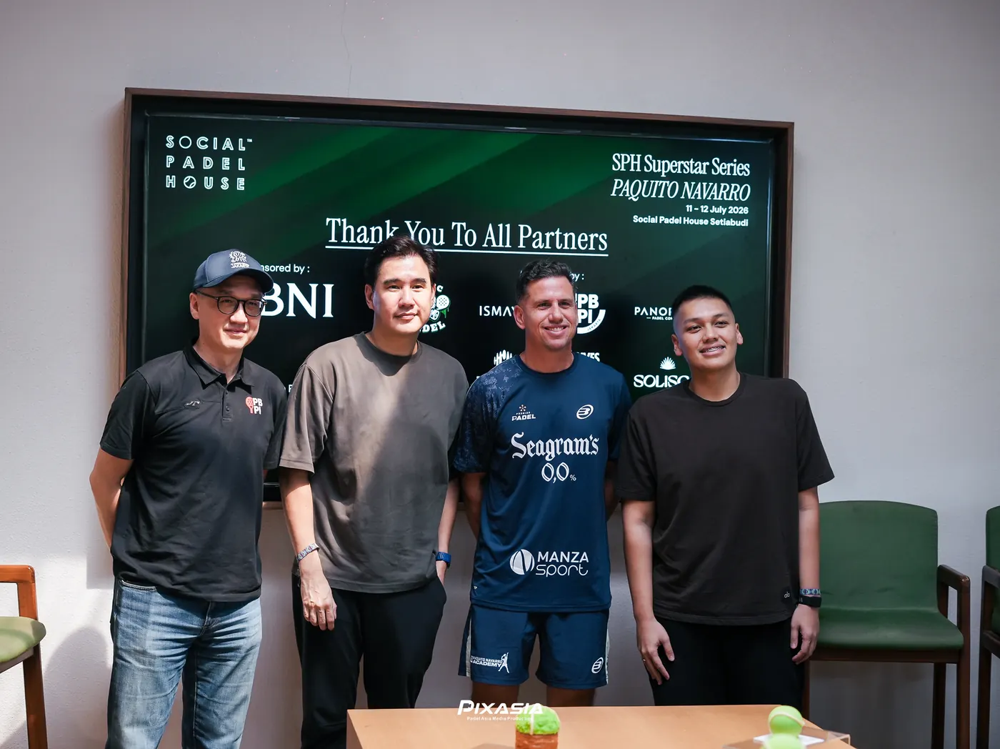 Foto bersama seluruh partner acara